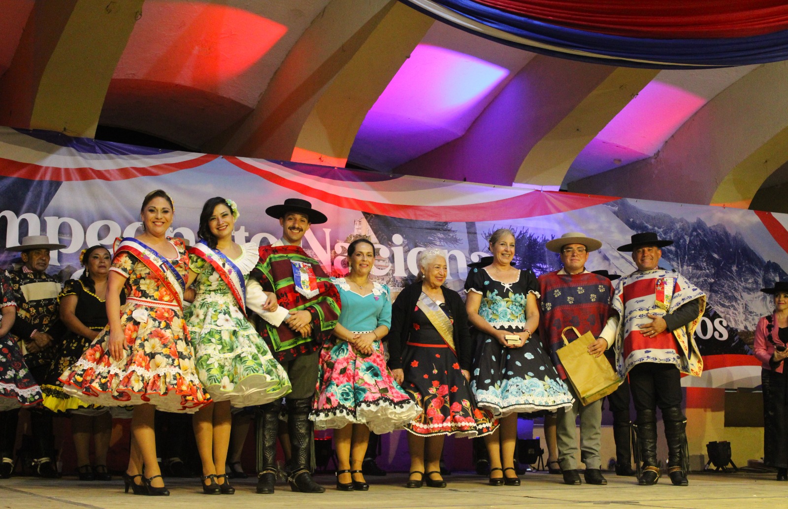 CON GRAN ÉXITO DE PÚBLICO Y UN ALTO NIVEL COMPETITIVO CULMINÓ EL CAMPEONATO DE CUECA VENDIMIA DE CAUQUENES Y SENIOR AÑOS DORADOS